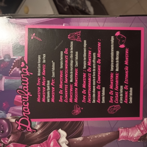 Monster High Draculaura Doll with Accessories - Picture 3 of 3